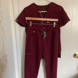 Figs scrub set -burgundy